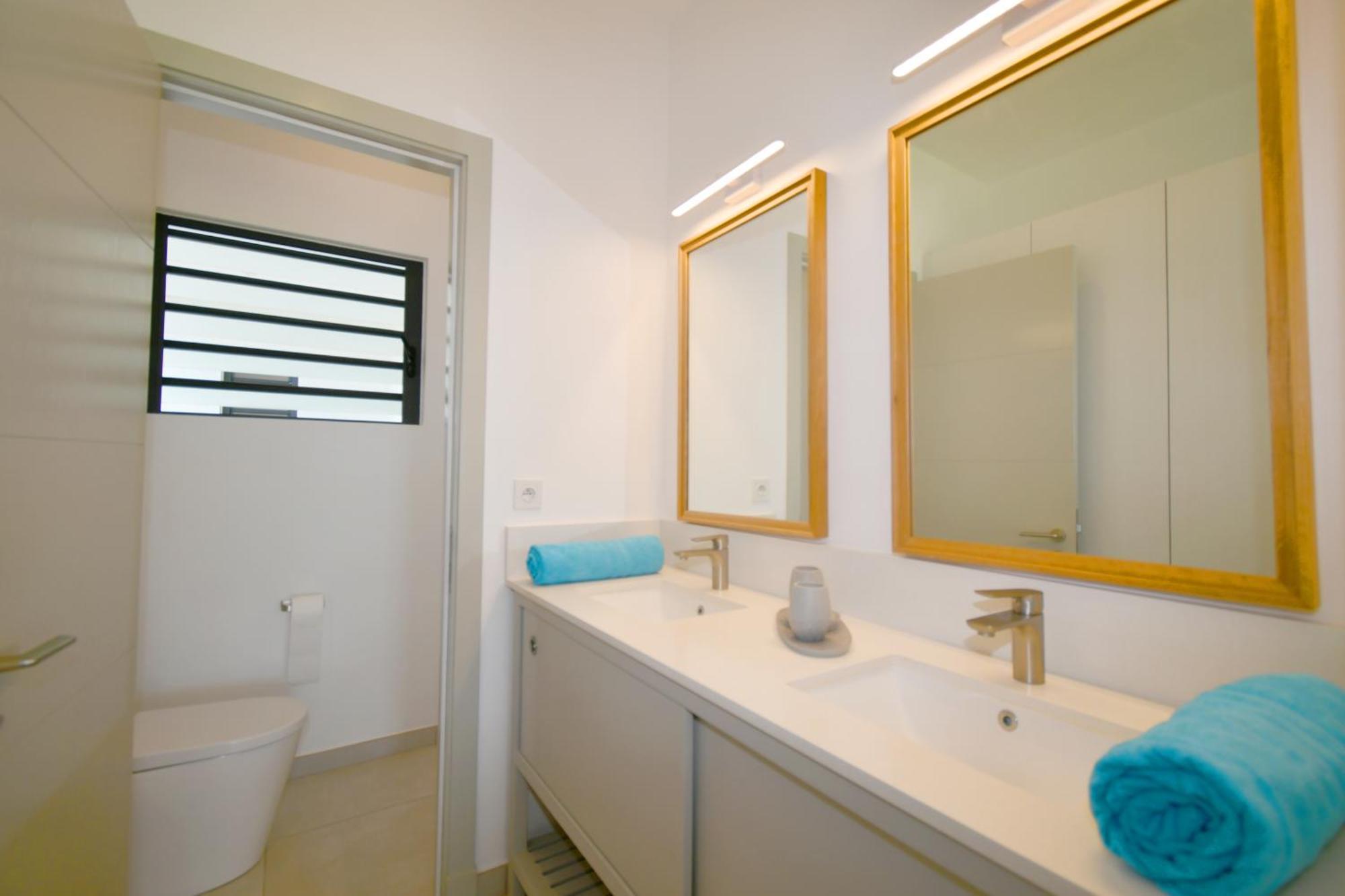 White&Blue Beachfront Luxury Poste Lafayette Esterno foto